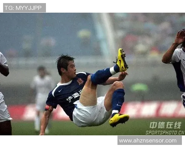 拉瓦勒与兰斯激战正酣双方拼尽全力争夺胜利的精彩瞬间回顾